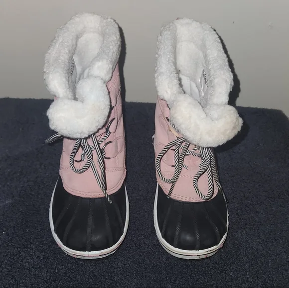 Cat & Jack Pink and Black Girl Winter Waterproof Snow Boots Size 13 Little Girls - Picture 2 of 15